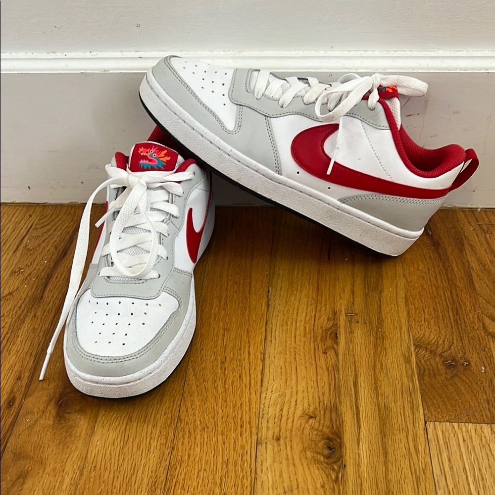 Nike Court Borough Low 
Kids Casual Shoes White/Red-White
Gently Used